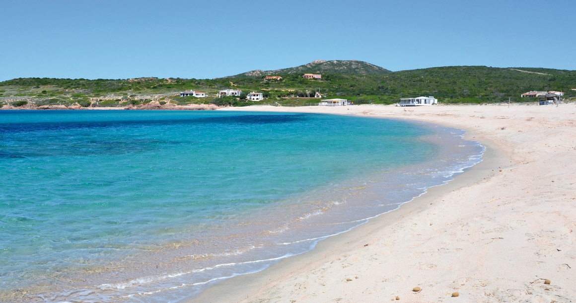 La spiaggia di La Marinedda con sabbia chiara e mare turchese